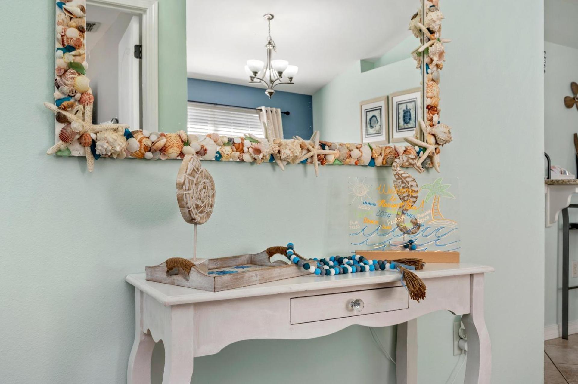 Beautiful Pet Friendly Home! Tropical Pool, Optional Golf Cart & Pool Heat, Minutes to Beach