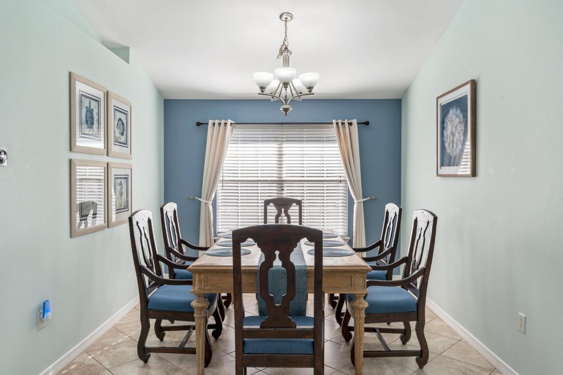 Beautiful Pet Friendly Home! Tropical Pool, Optional Golf Cart & Pool Heat, Minutes to Beach