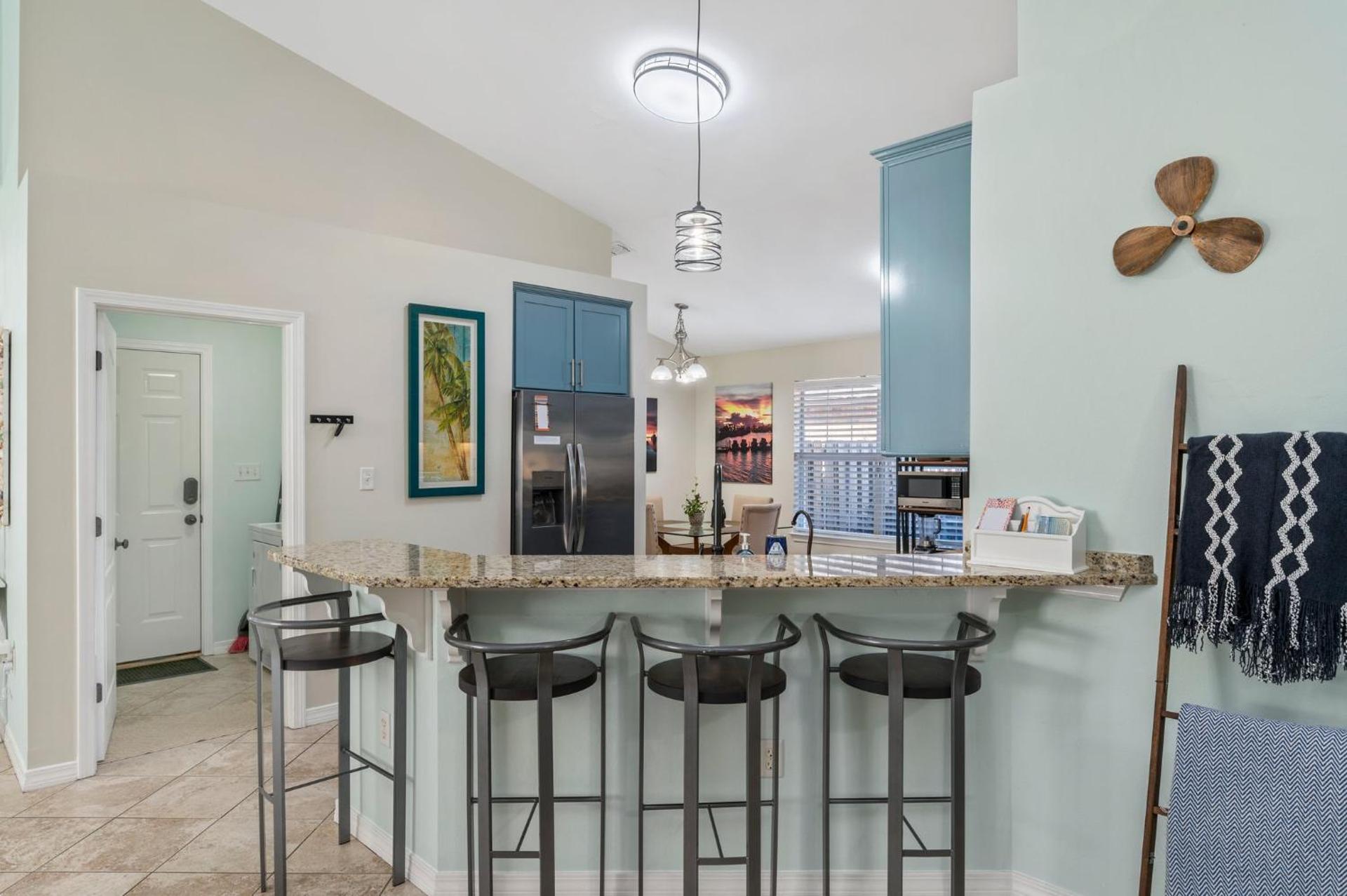 Beautiful Pet Friendly Home! Tropical Pool, Optional Golf Cart & Pool Heat, Minutes to Beach