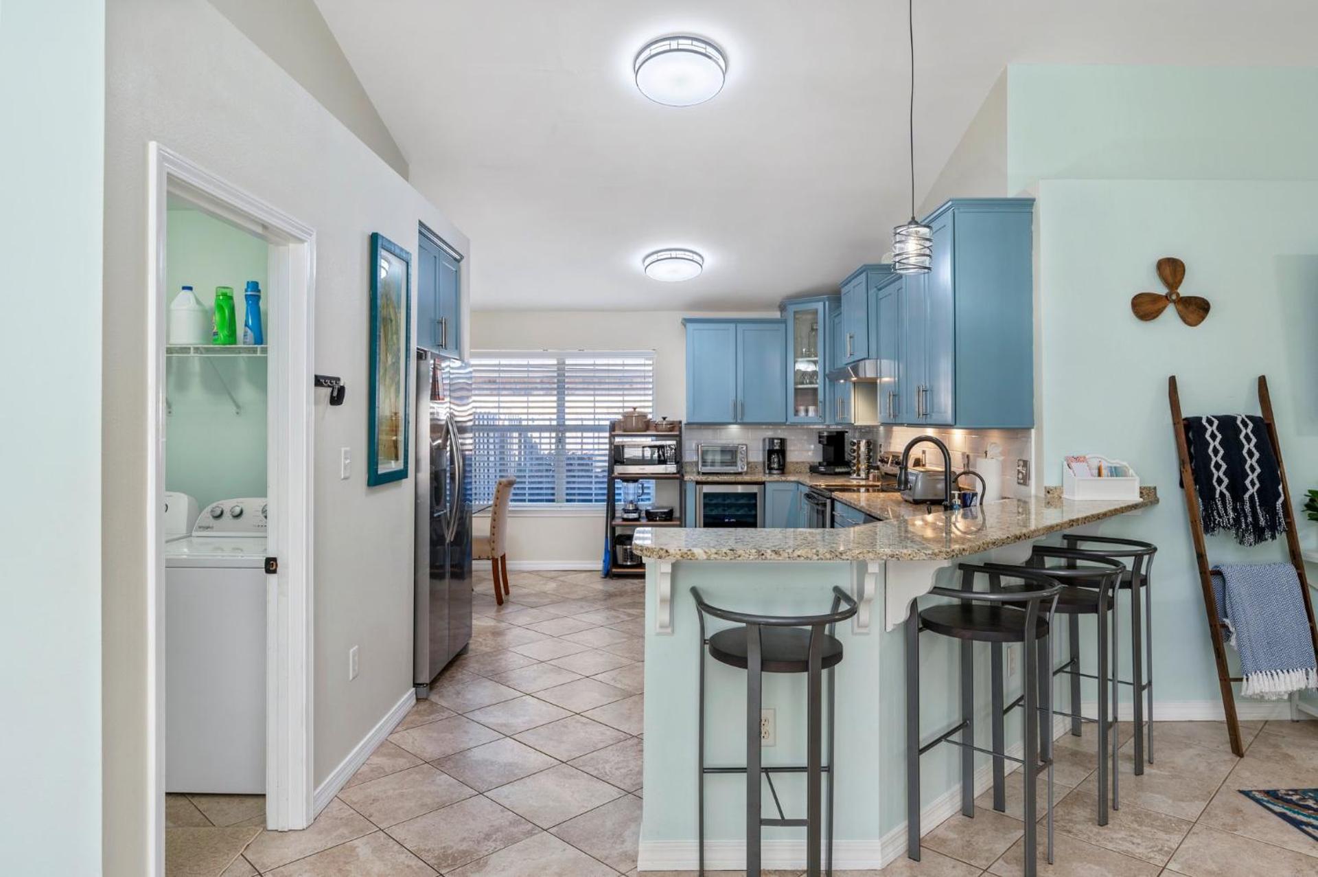 Beautiful Pet Friendly Home! Tropical Pool, Optional Golf Cart & Pool Heat, Minutes to Beach