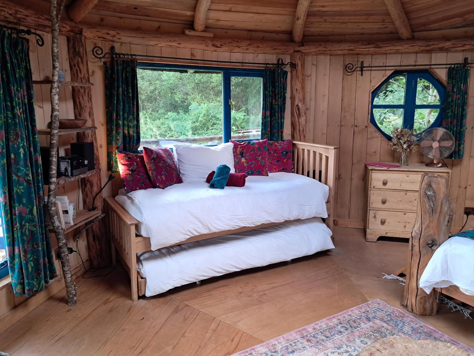 Magical Offgrid Roundhouse in Eryri