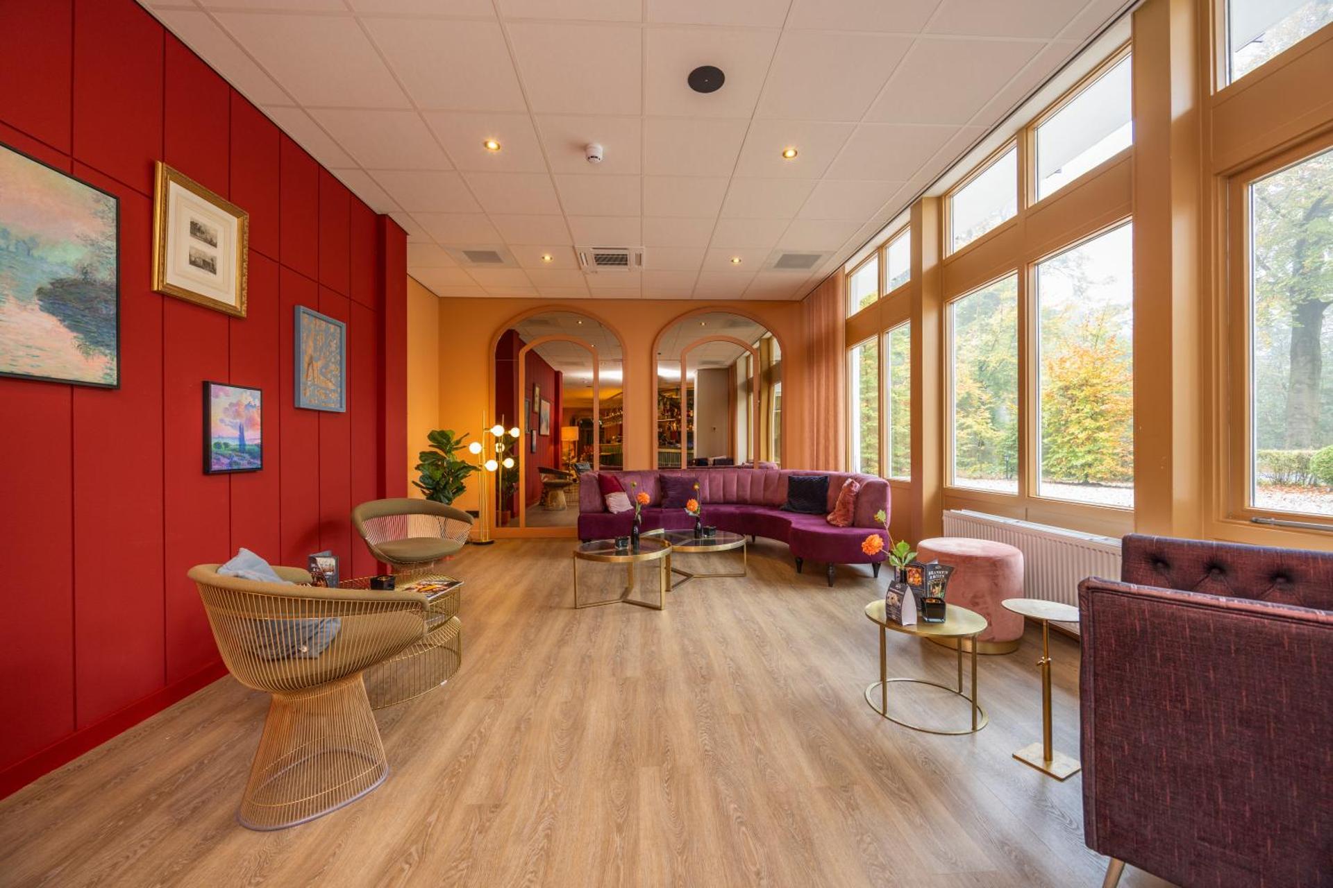 Communal lounge/ TV room