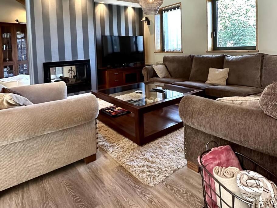 Mas Can Serra, casa a Queixans