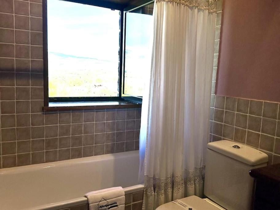 Mas Can Serra, casa a Queixans