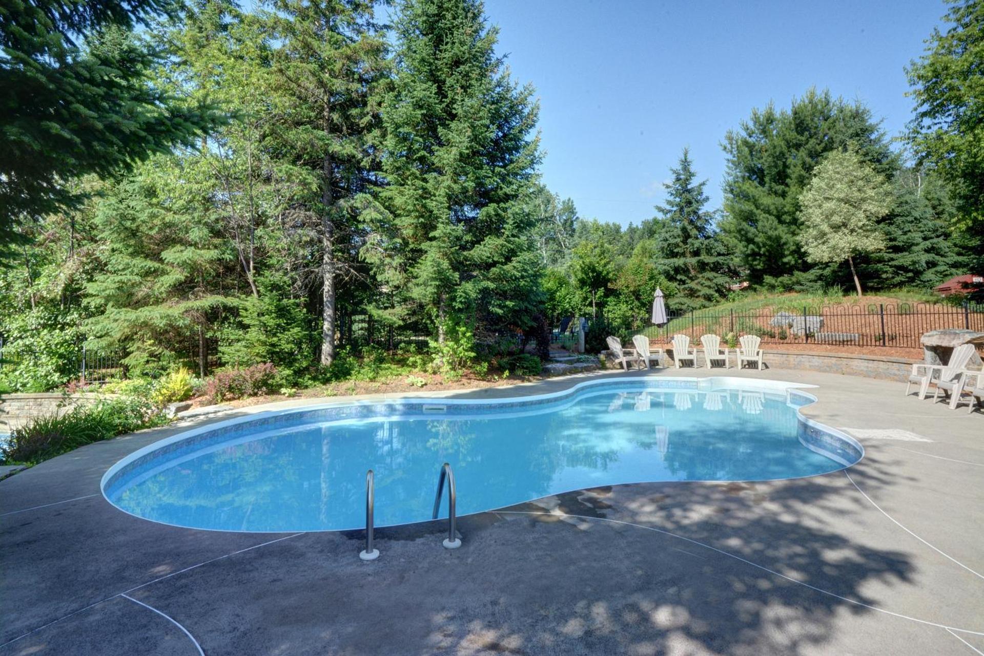 Cozy Chalet on the 9th Hole La Bête Pool Golf