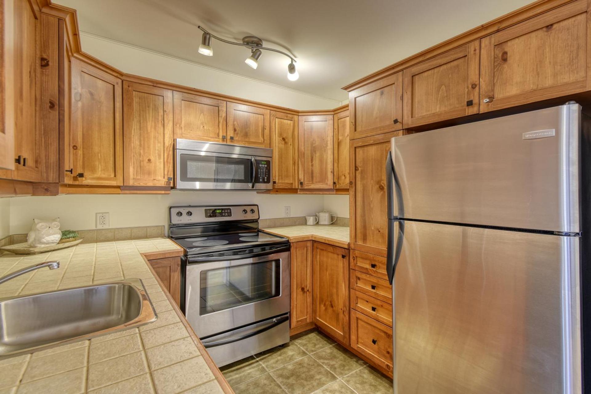 Cozy Chalet on the 9th Hole La Bête Pool Golf