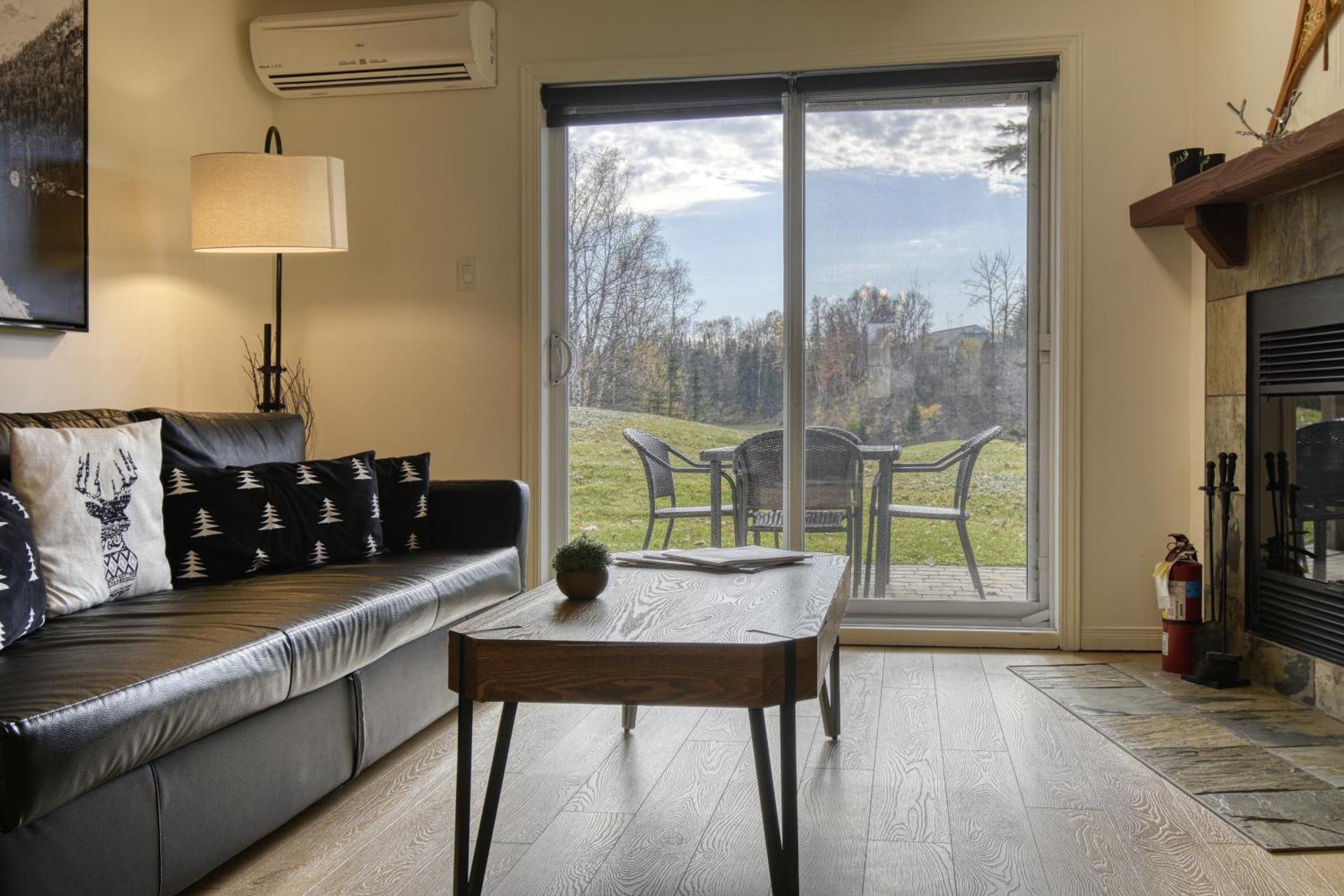 Cozy Chalet on the 9th Hole La Bête Pool Golf