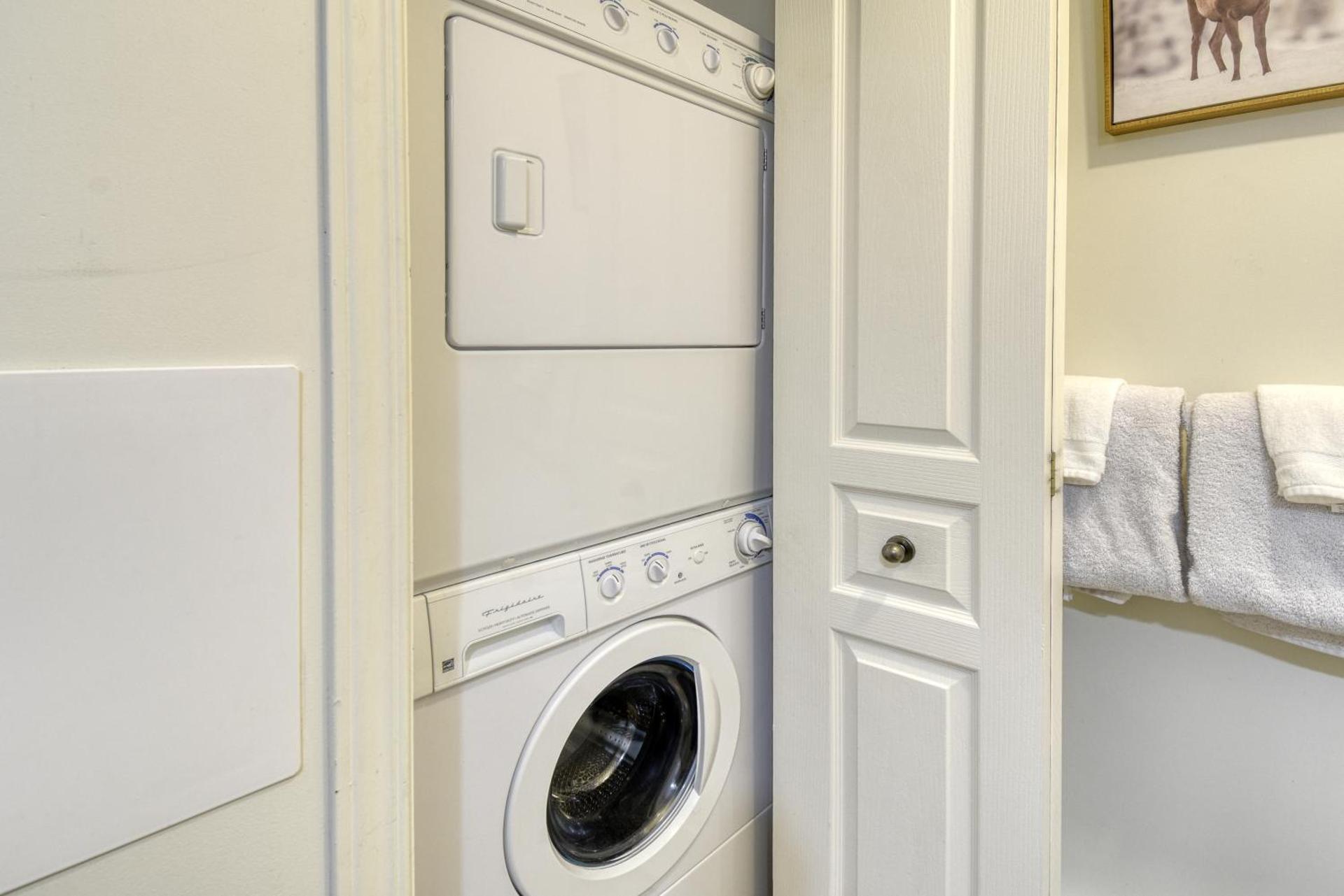 Cozy Chalet on the 9th Hole La Bête Pool Golf