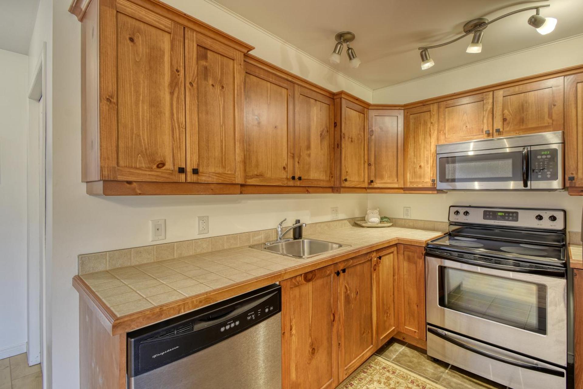 Cozy Chalet on the 9th Hole La Bête Pool Golf