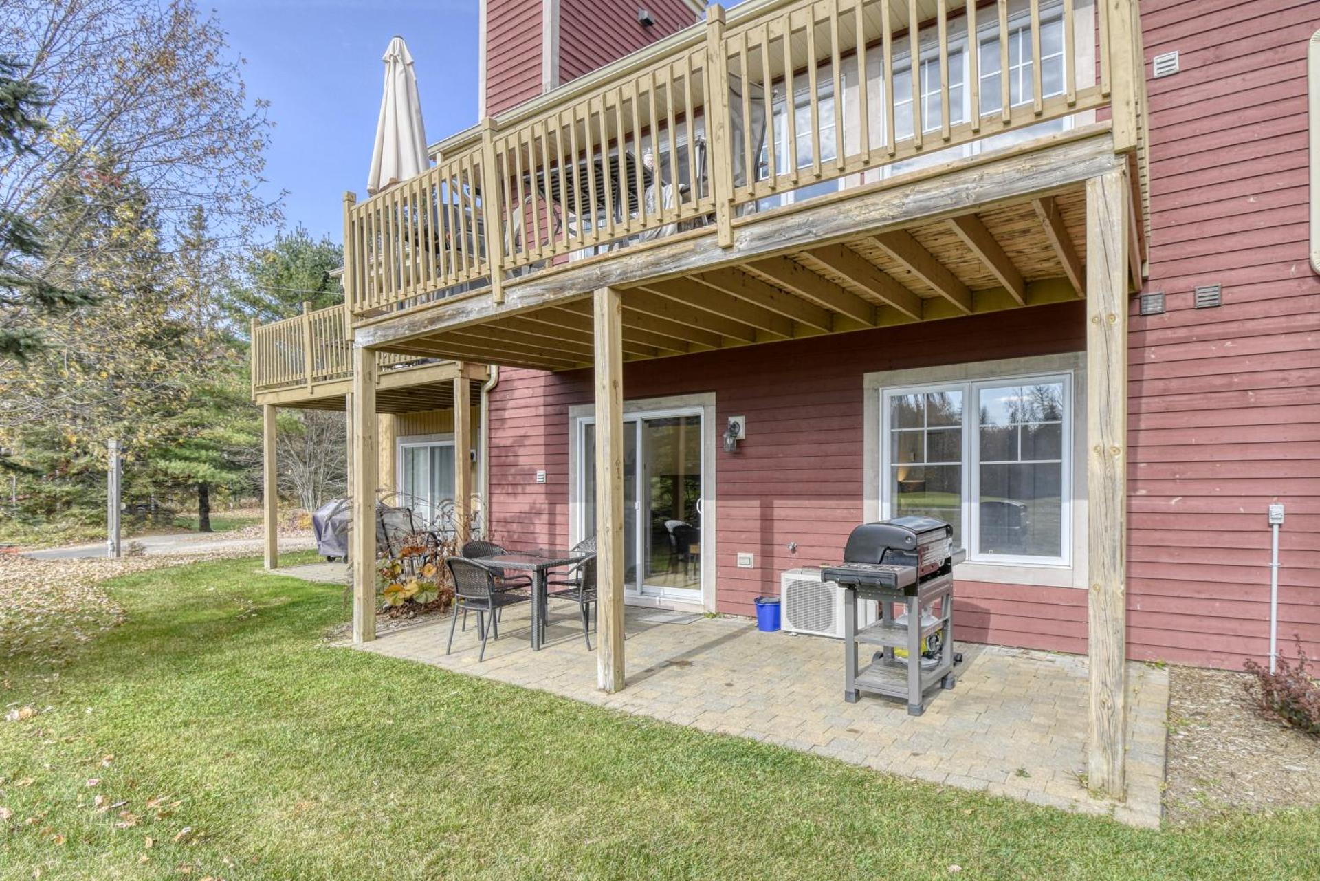Cozy Chalet on the 9th Hole La Bête Pool Golf