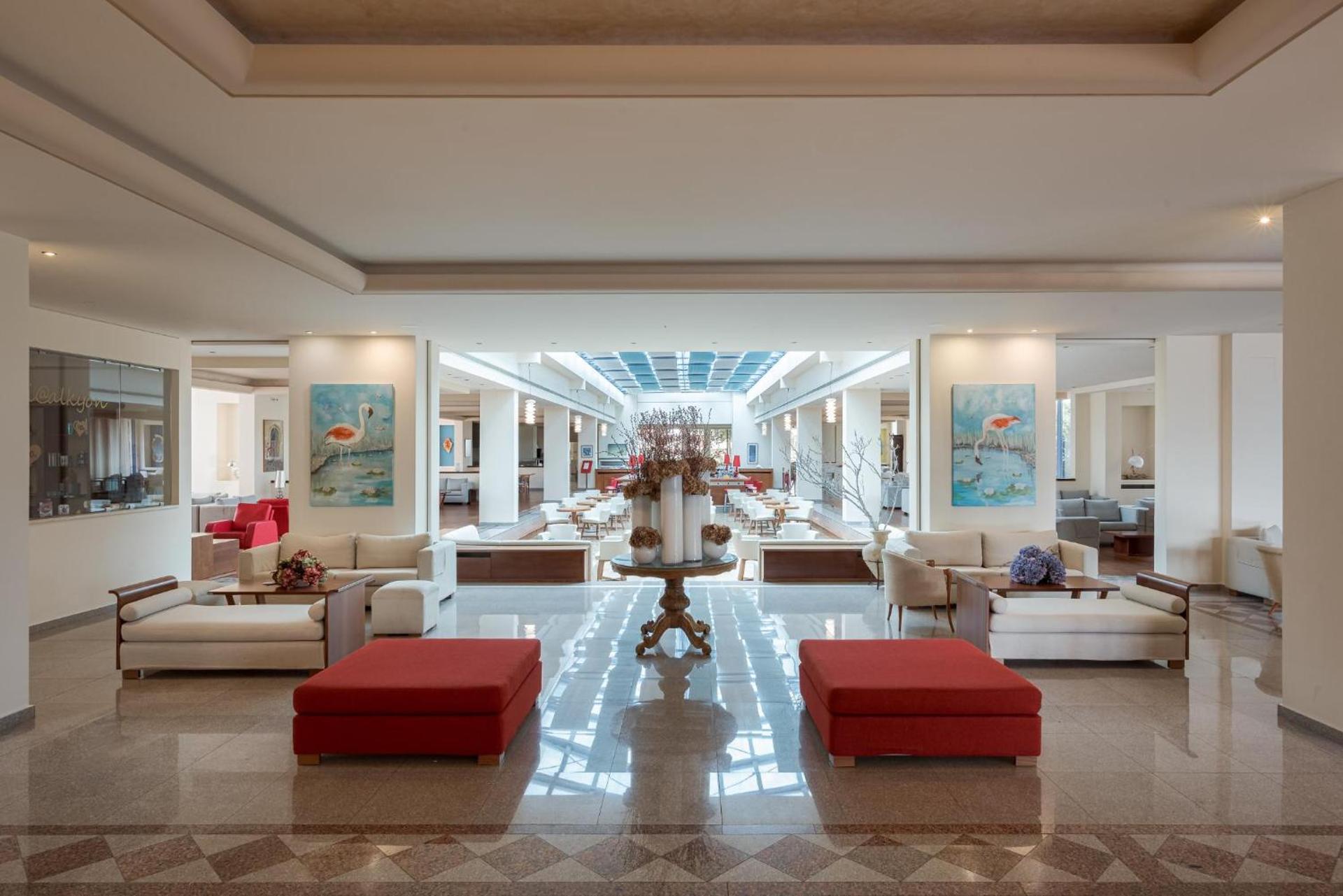 Communal lounge/ TV room