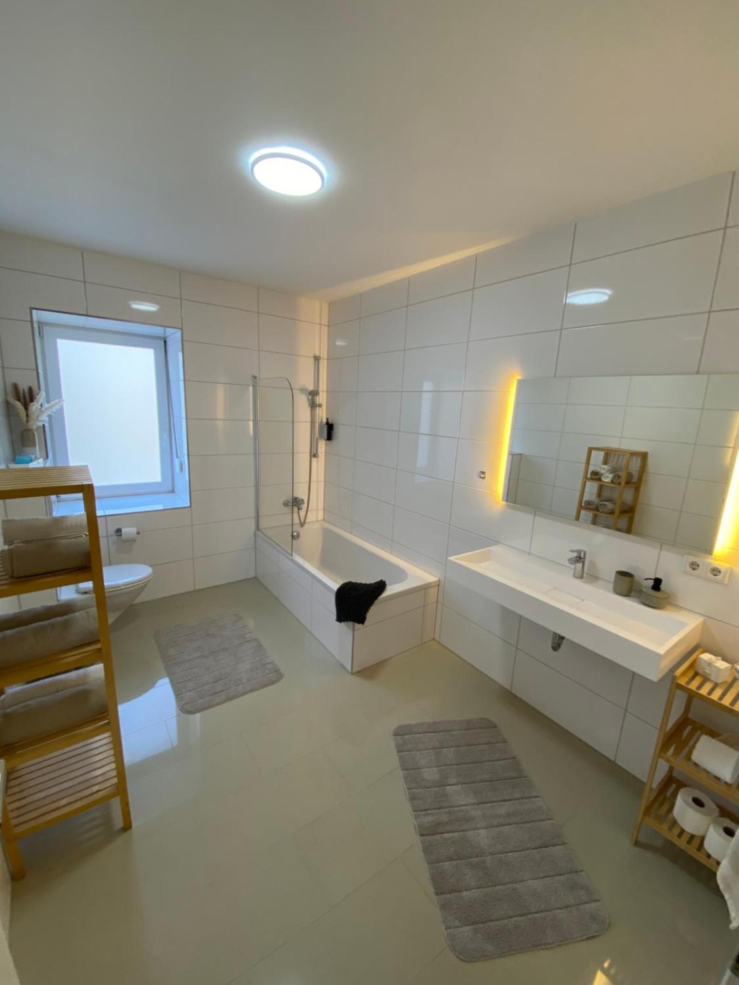 SLEEP WELL Apartments DETMOLD - Tempur Beds- NEU - Top Lage - Free parking - WIFI