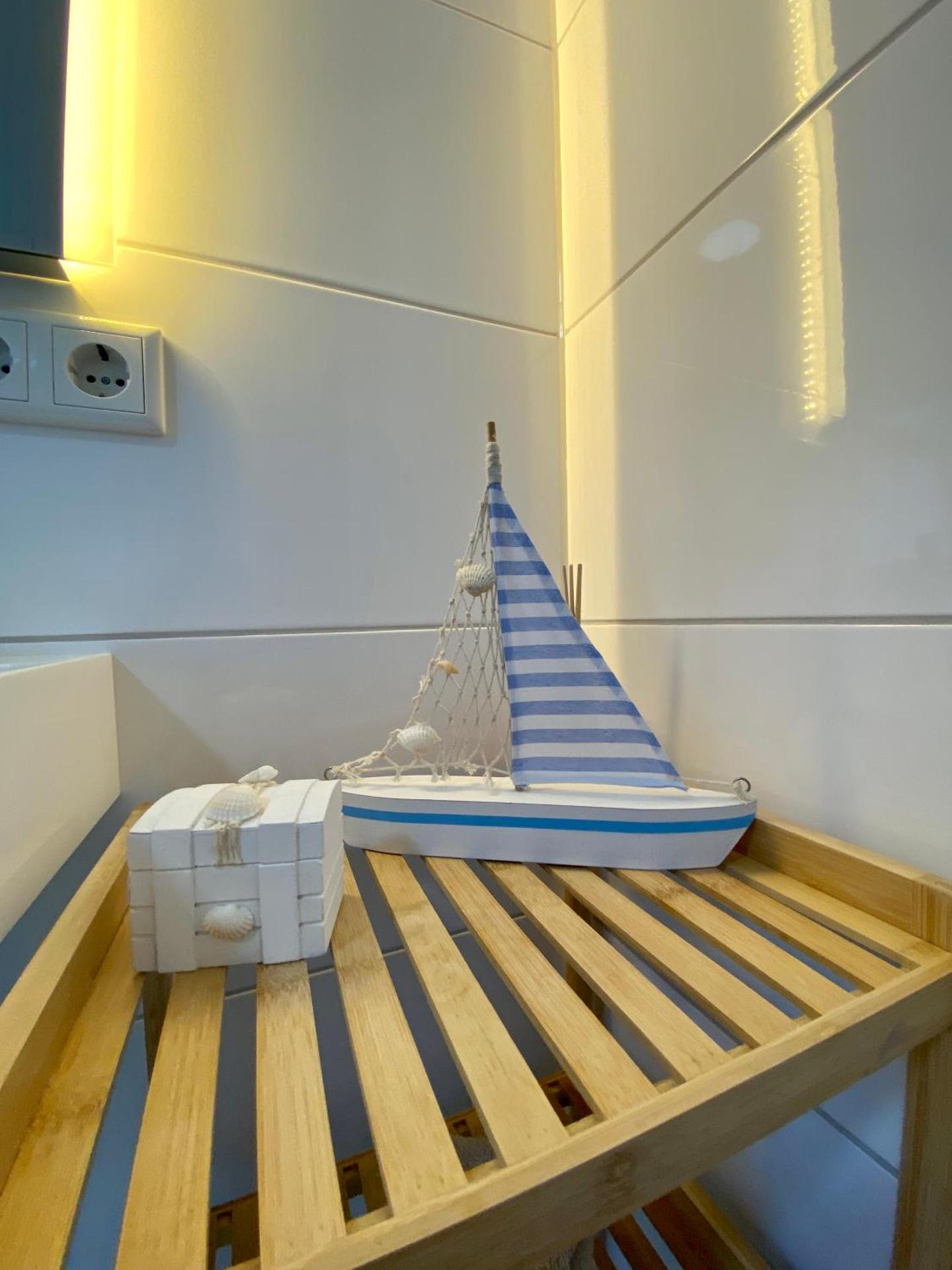 SLEEP WELL Apartments DETMOLD - Tempur Beds- NEU - Top Lage - Free parking - WIFI