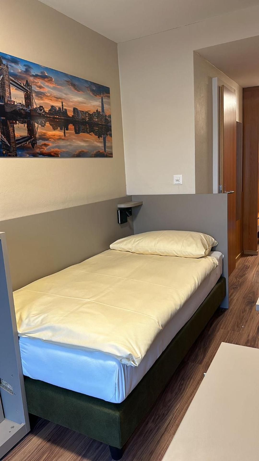 Hotel Pickwick and Pub "the room with a view"