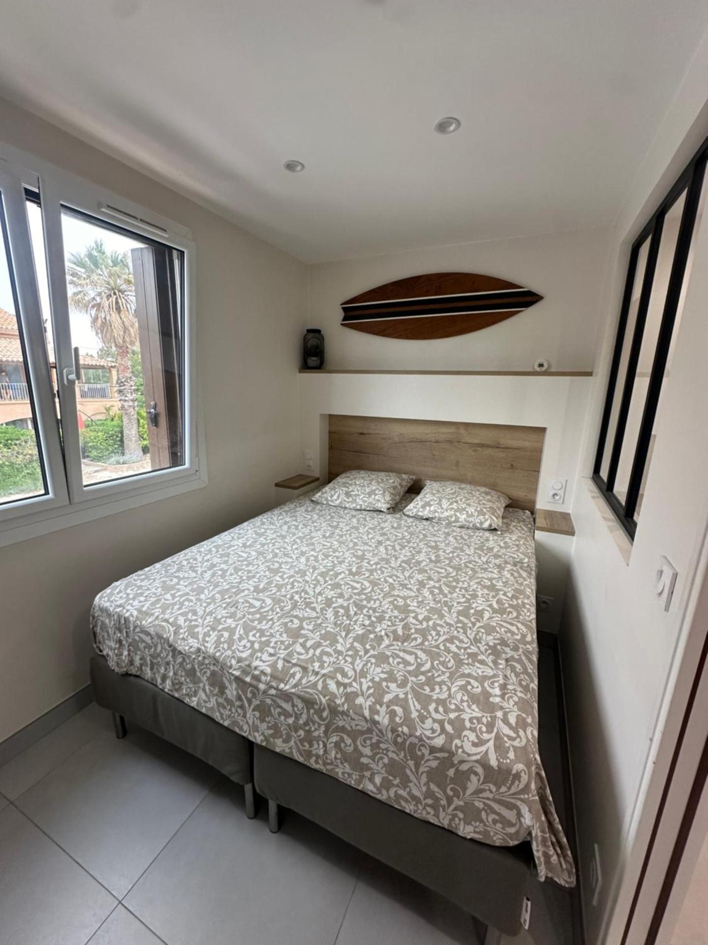 T2 Hyeres La Bergerie vue mer 50 M de la plage