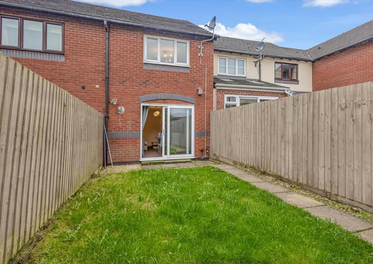 Modern Terraced House with Private Garden, Near Airport & MET Office