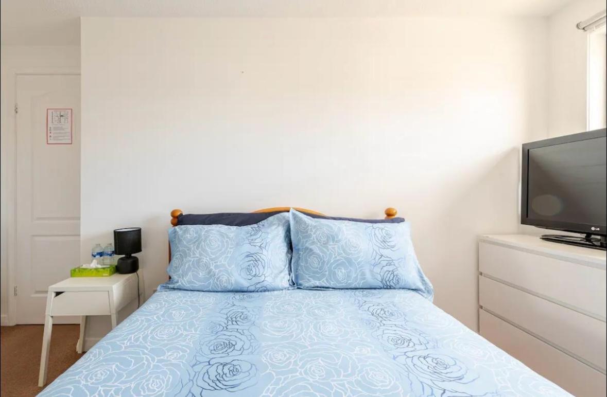 LITTLE FRANCE House room2