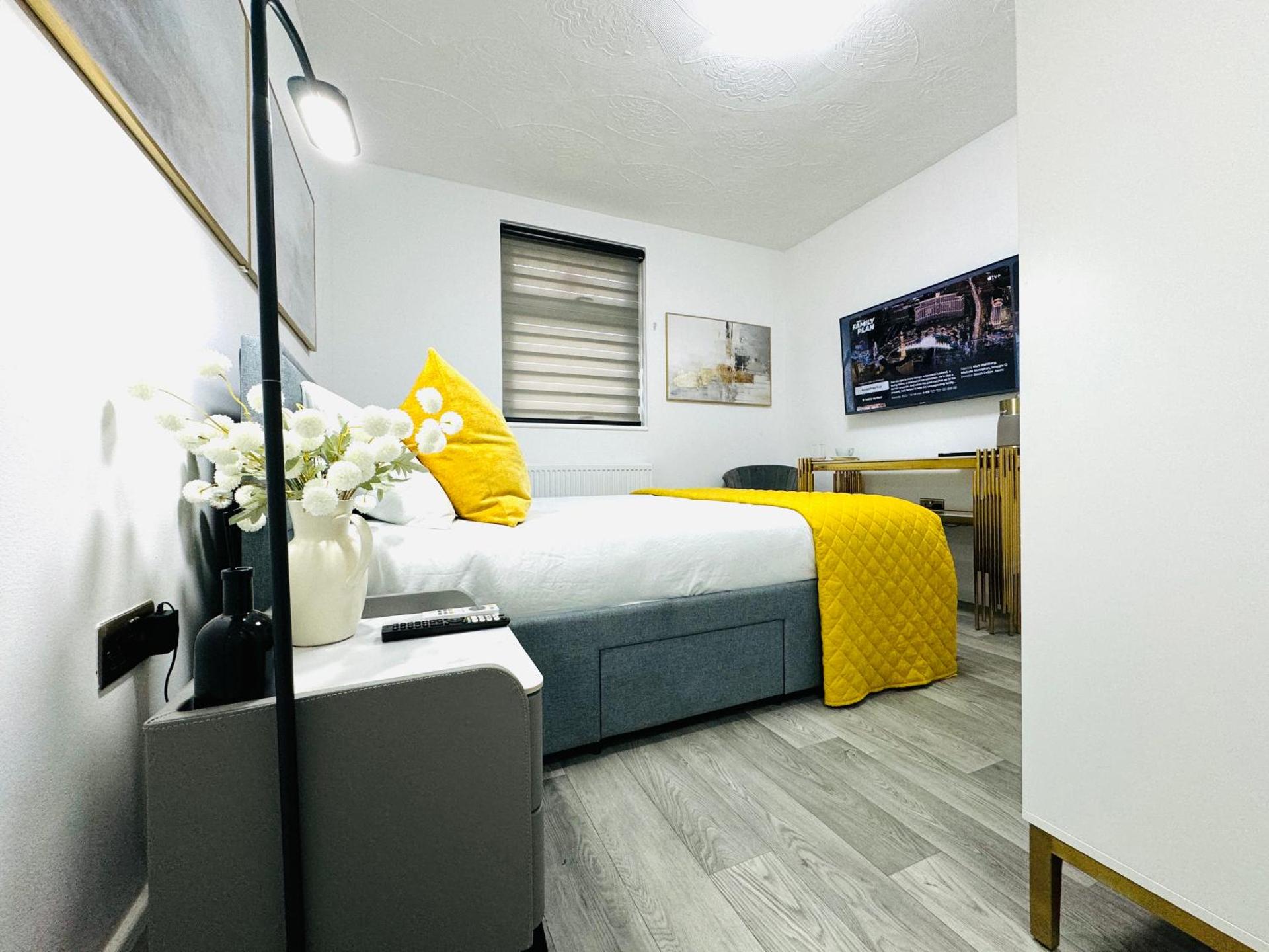 Ensuite Luxury Bedroom In Purfleet