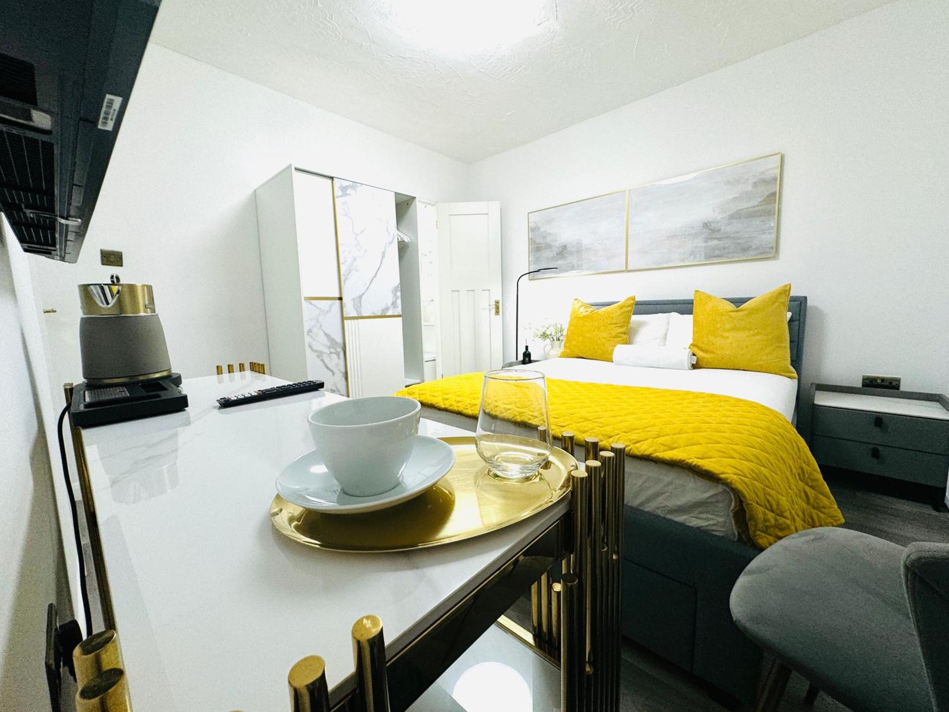 Ensuite Luxury Bedroom In Purfleet