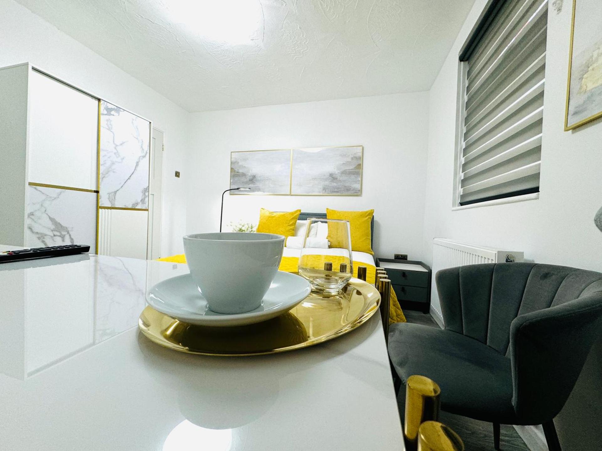 Ensuite Luxury Bedroom In Purfleet