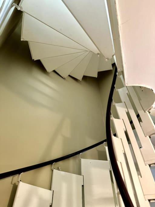 Boho Modern Entire House in Southampton - Sleeps 13 - 5 Bedrooms - 7 Beds - Overlooking the original city walls -walking Distance to the city centre & Cruise Terminals - Private garage