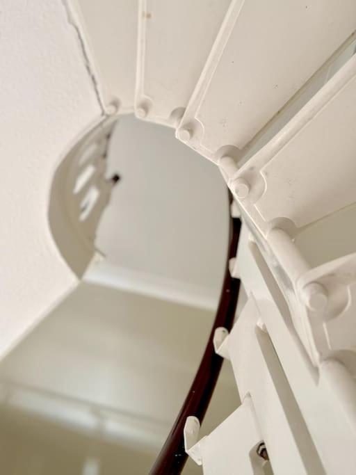 Boho Modern Entire House in Southampton - Sleeps 13 - 5 Bedrooms - 7 Beds - Overlooking the original city walls -walking Distance to the city centre & Cruise Terminals - Private garage