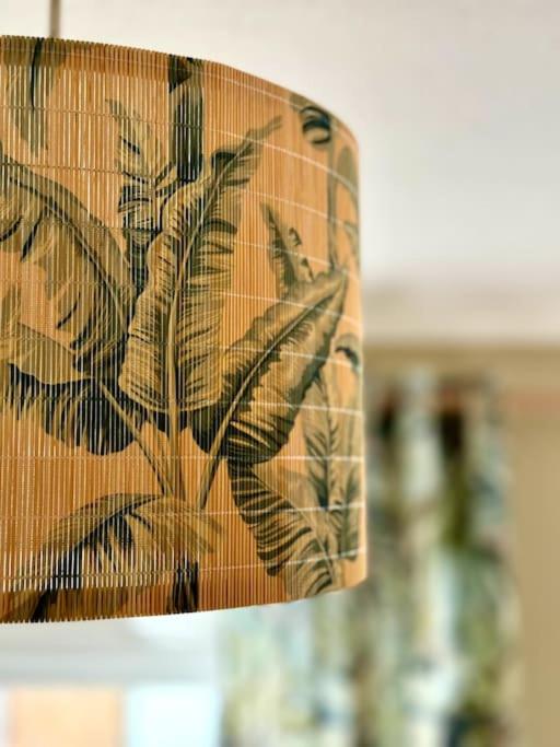 Boho Modern Entire House in Southampton - Sleeps 13 - 5 Bedrooms - 7 Beds - Overlooking the original city walls -walking Distance to the city centre & Cruise Terminals - Private garage