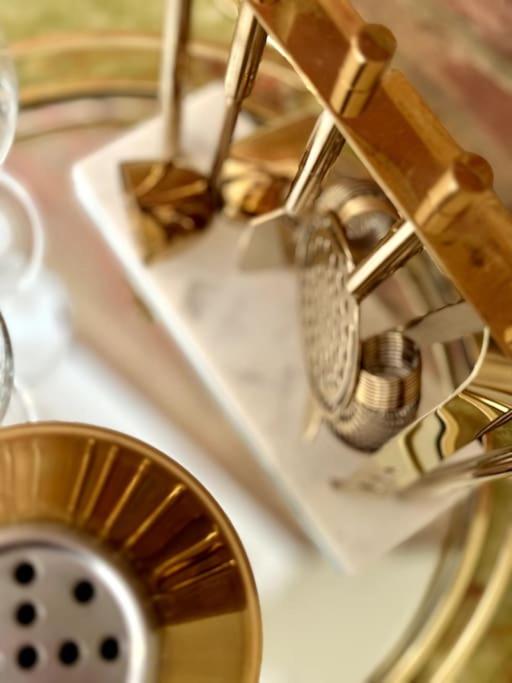 Boho Modern Entire House in Southampton - Sleeps 13 - 5 Bedrooms - 7 Beds - Overlooking the original city walls -walking Distance to the city centre & Cruise Terminals - Private garage