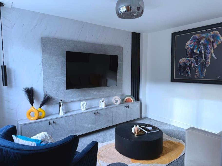 Communal lounge/ TV room