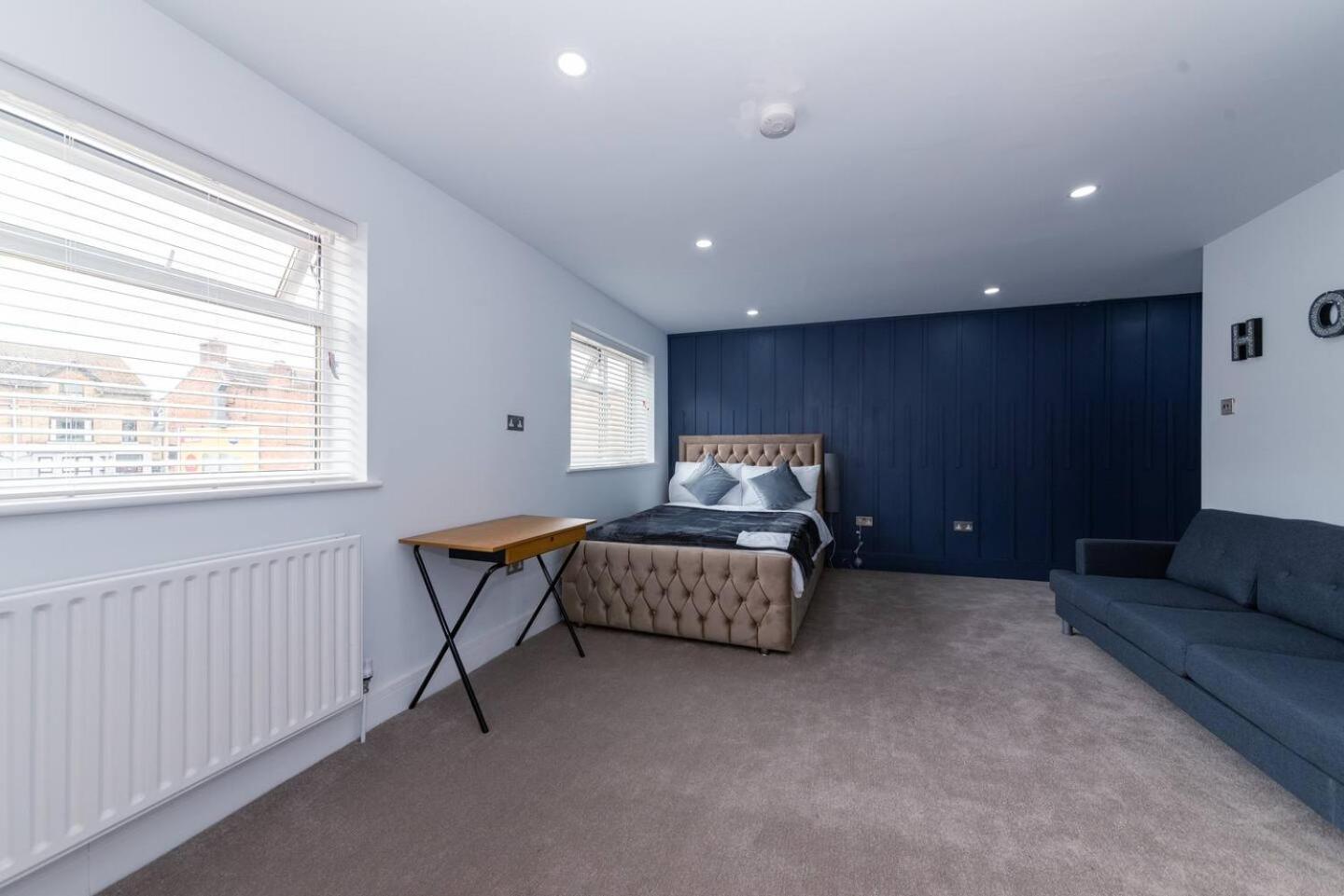 The Lincoln Suites near the Train StationWHOLE