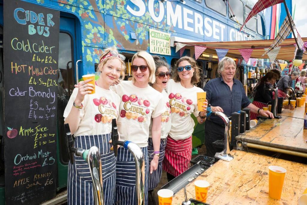 2 Bedroom Cottage in Bower Hinton - The Music Barn!