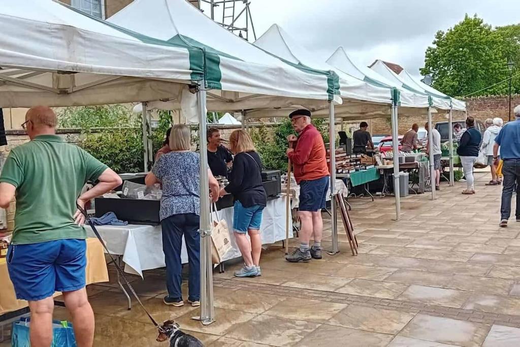 2 Bedroom Cottage in Bower Hinton - The Music Barn!