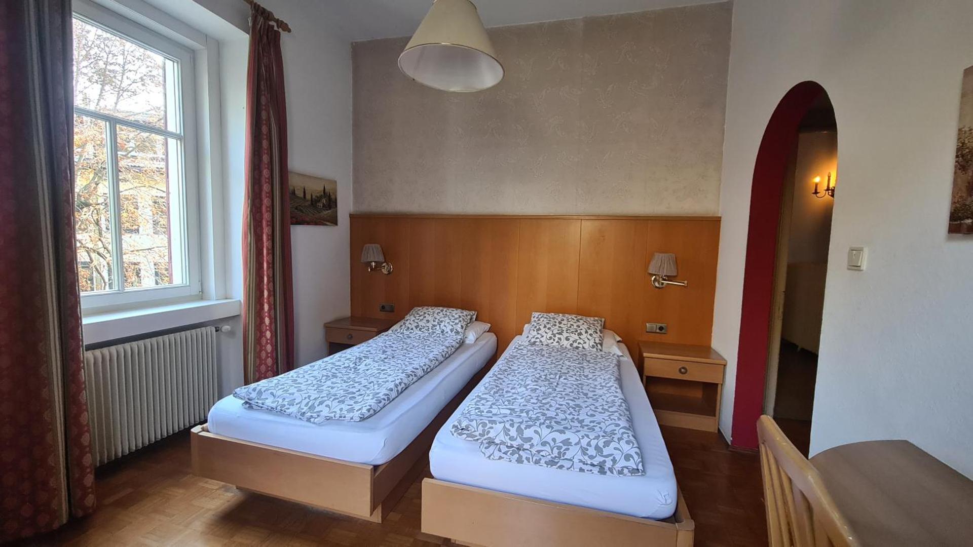 Vintage Castle "Schlosshof " Biker Hotel & B&B