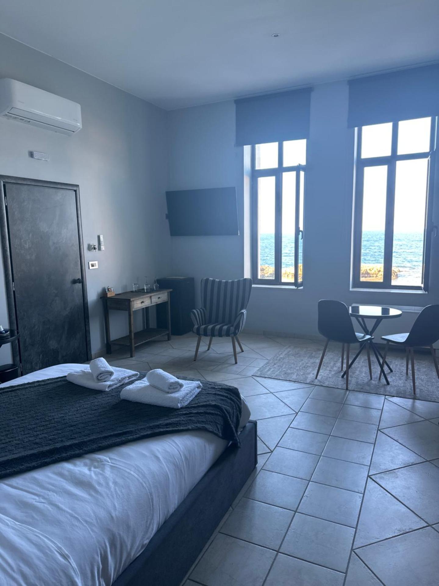 Endless blue suites 3