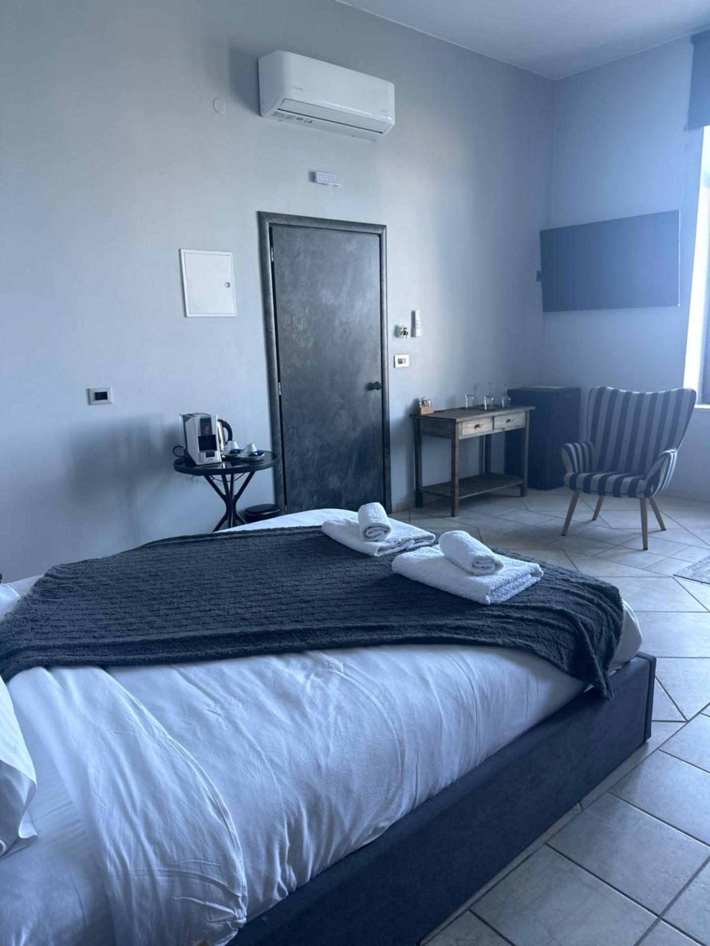 Endless blue suites 3