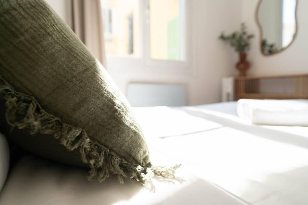 Superbe appartement deux chambres, centre proche port