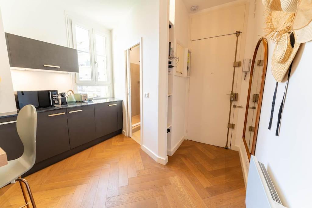 Superbe appartement deux chambres, centre proche port