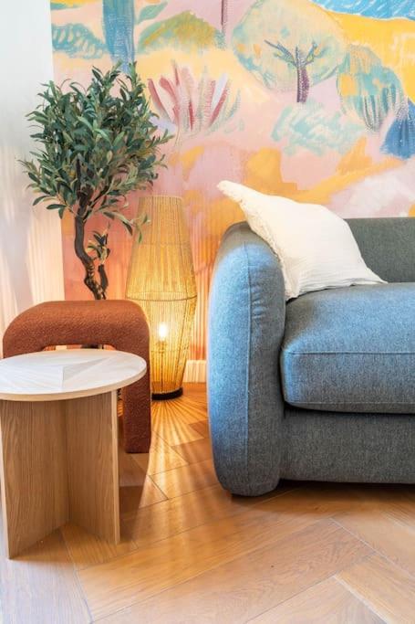 Superbe appartement deux chambres, centre proche port