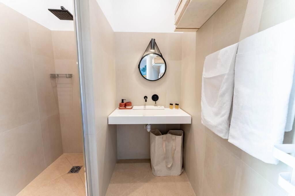 Superbe appartement deux chambres, centre proche port