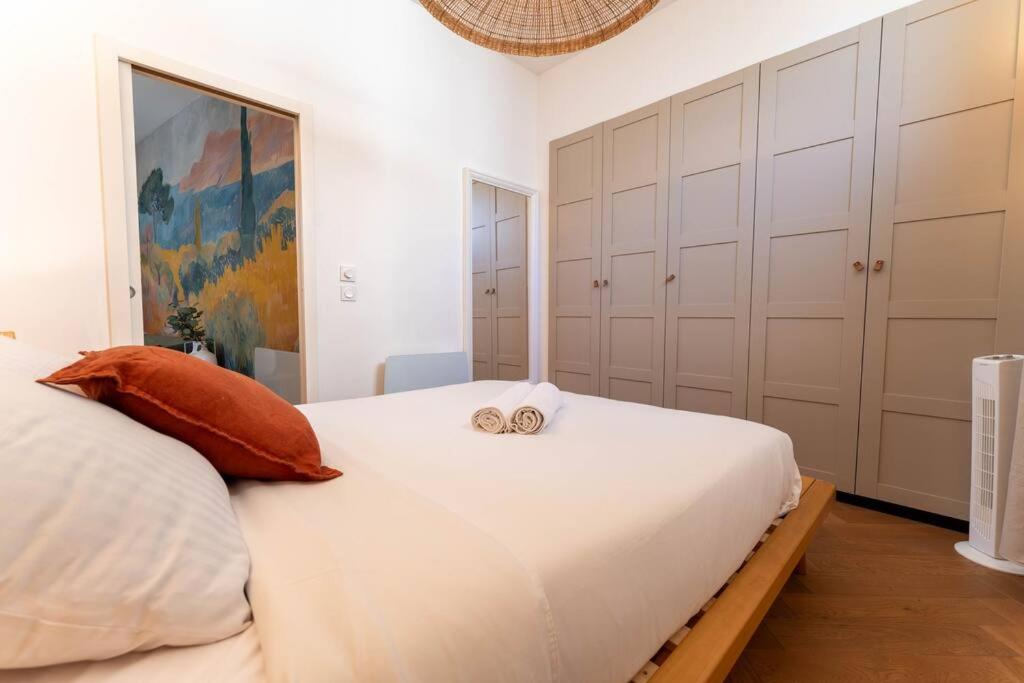 Superbe appartement deux chambres, centre proche port