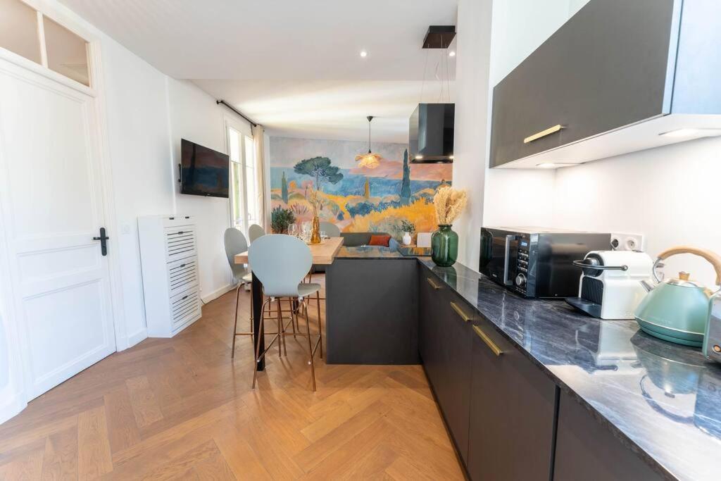 Superbe appartement deux chambres, centre proche port