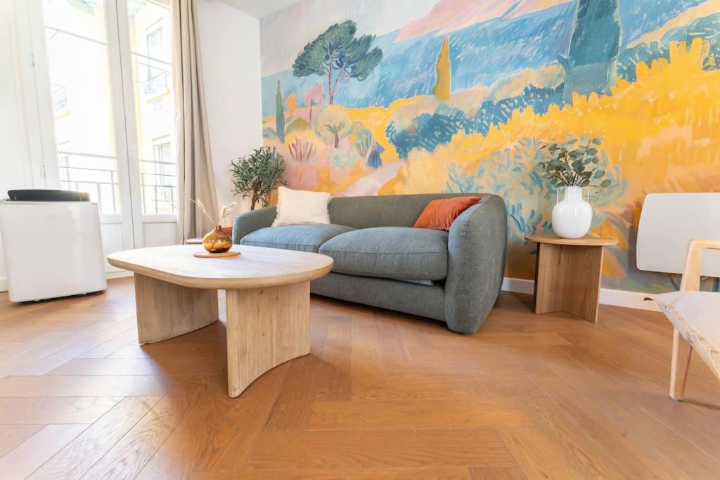 Superbe appartement deux chambres, centre proche port