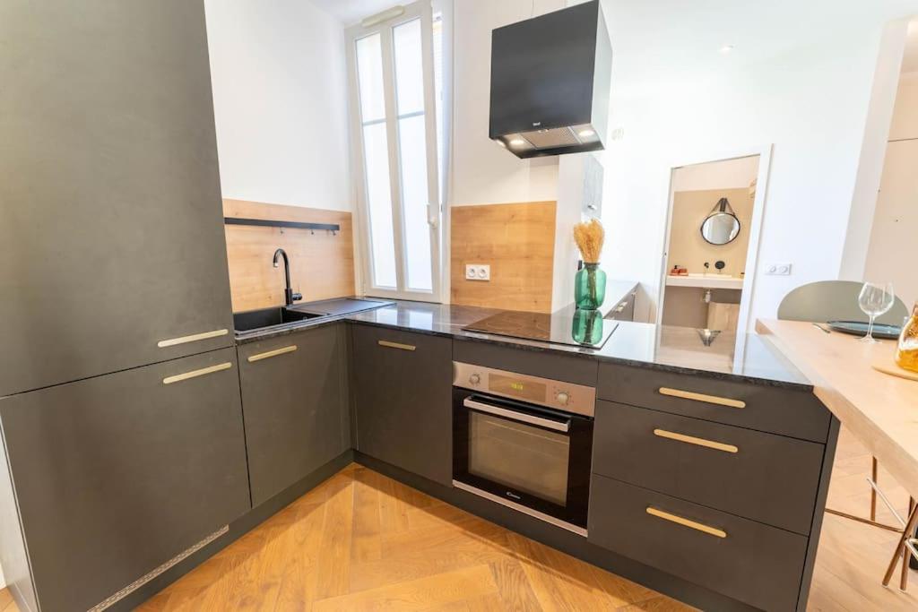 Superbe appartement deux chambres, centre proche port