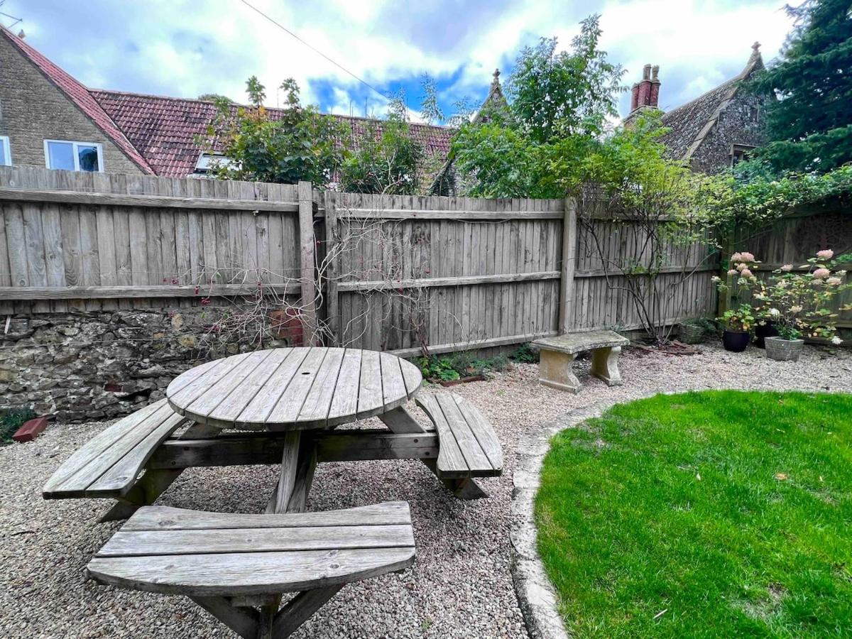 Kings Cottage - Heart of the Deverills - EV Point