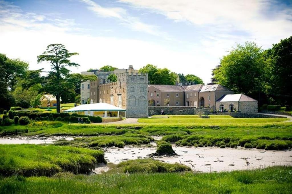 Ship Cottage Tenby Beach 50m