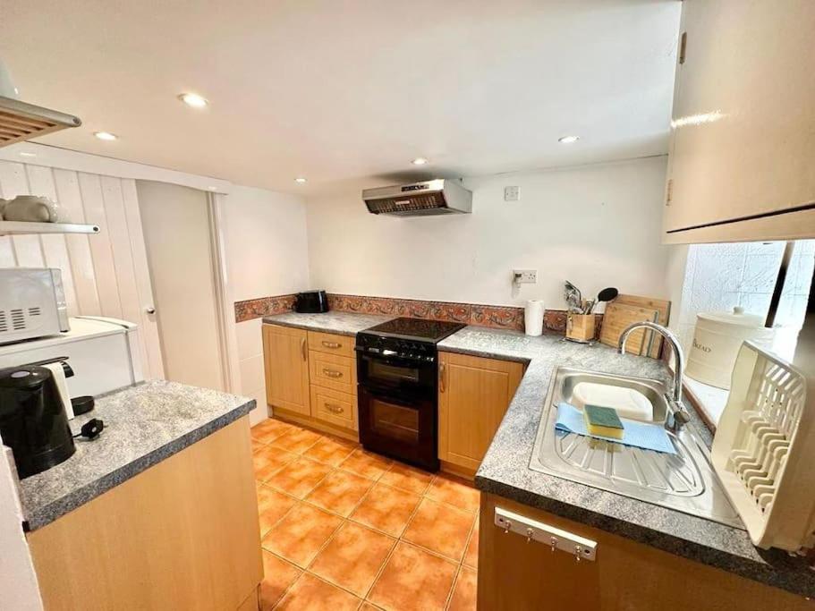 Ship Cottage Tenby Beach 50m