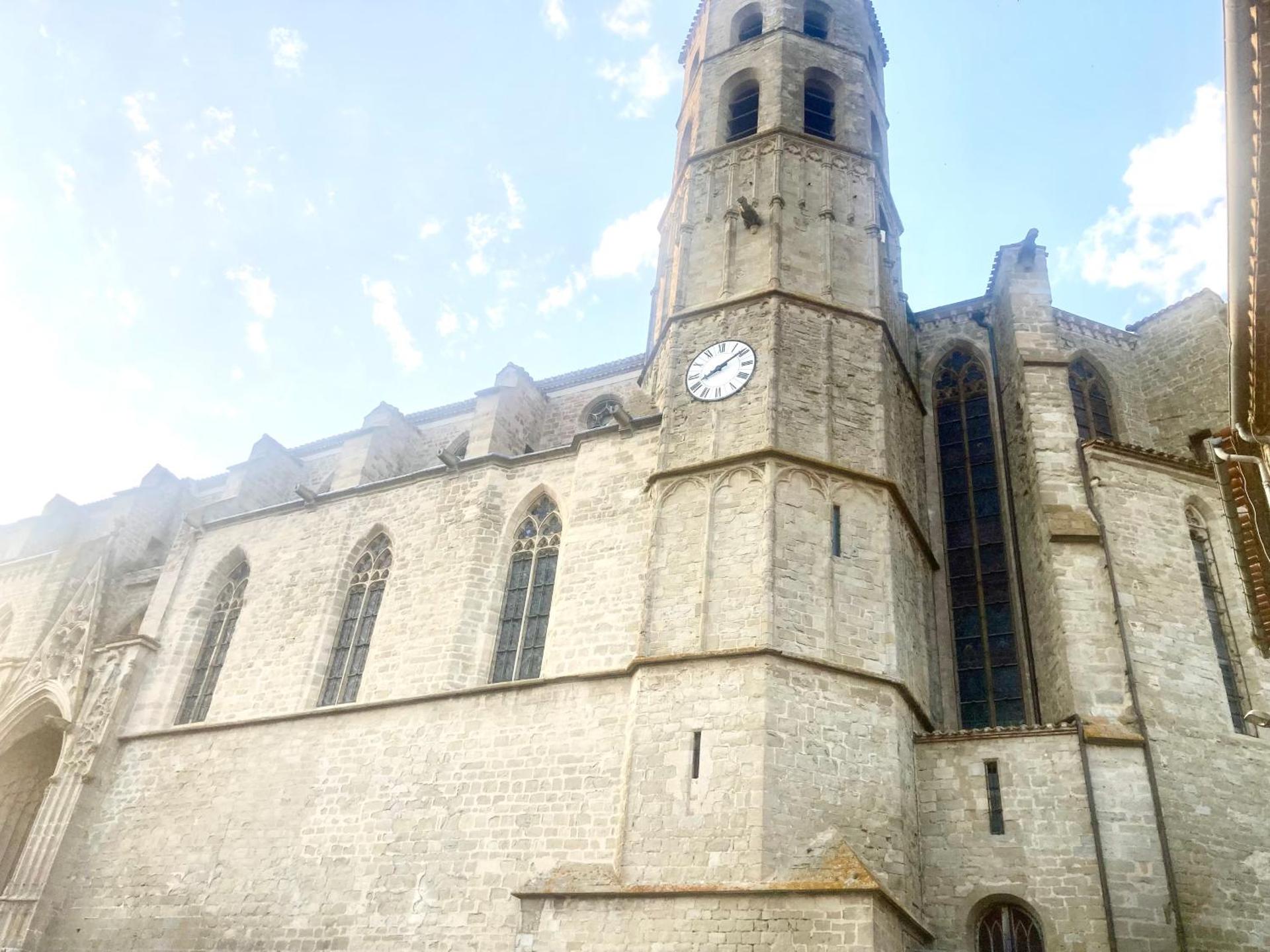 "L'Echapée Belle" Maison de village climatisée de 45m2 à proximité de Carcassonne,1 chbre à l'étage vue panoramique sur les pyrénées, cuisine équipée,1Salon,1 sdb, Wifi, Parking gratuit, Netflix,Canal sat, Fauteuil massant