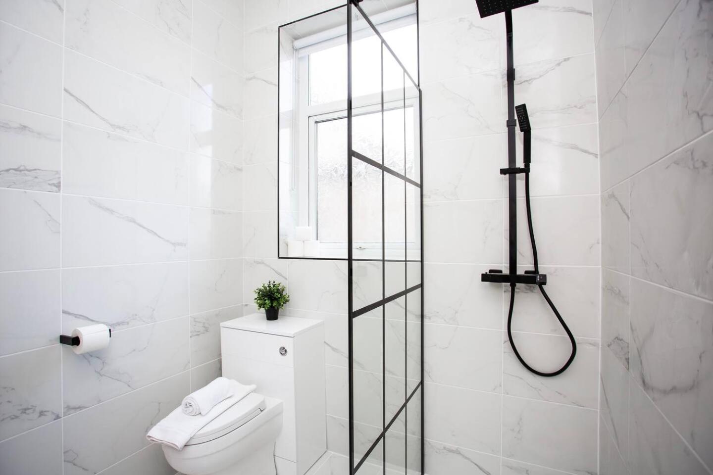 Vacant Nests - The Ocean Retreat