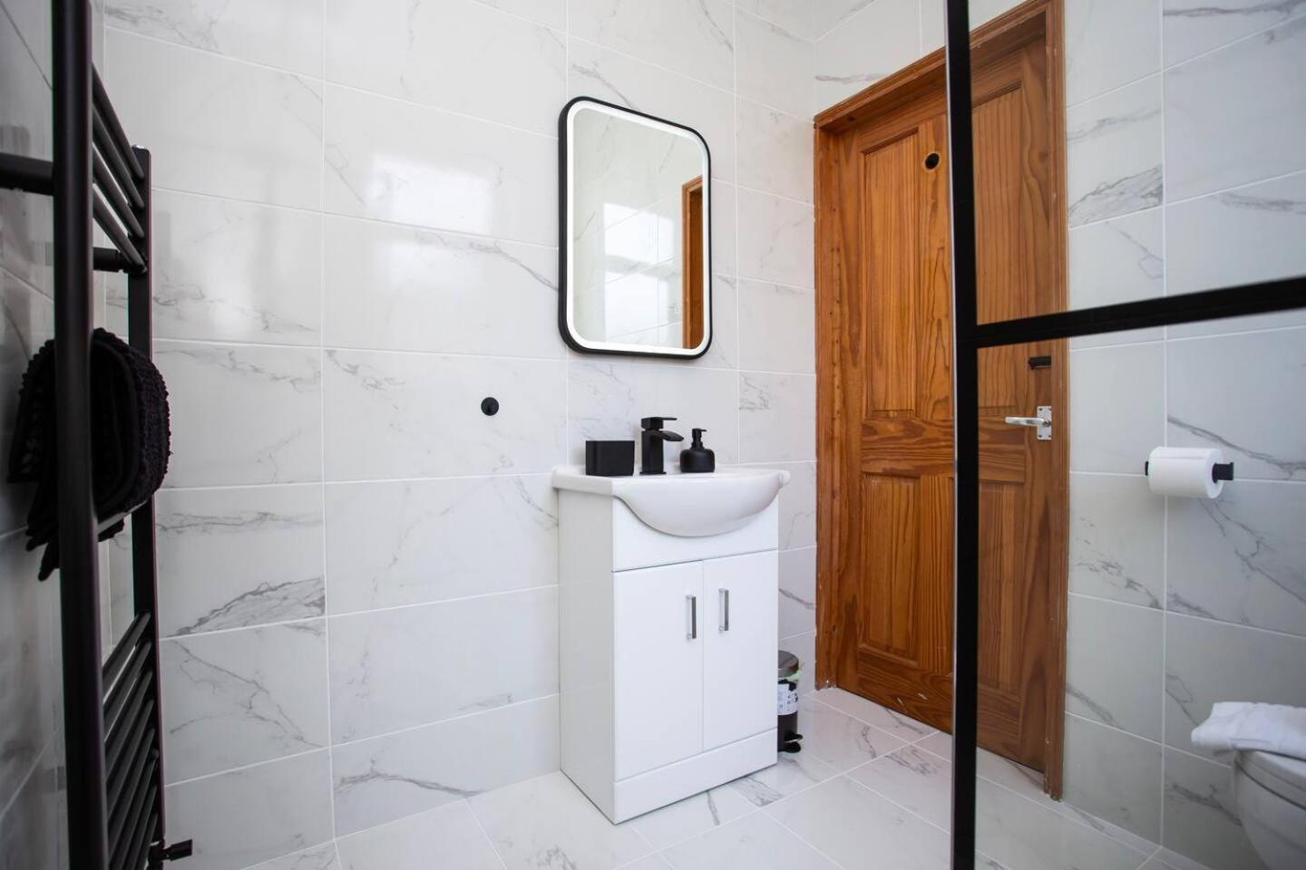 Vacant Nests - The Ocean Retreat