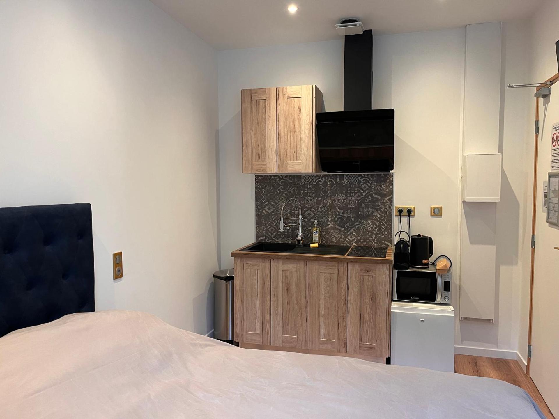 Studio Apartment with One Double Bed